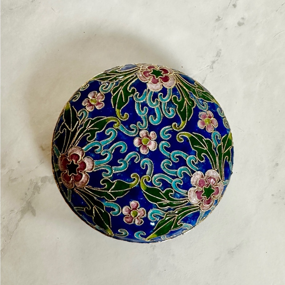 Stunning vintage cloisonné floral trinket box